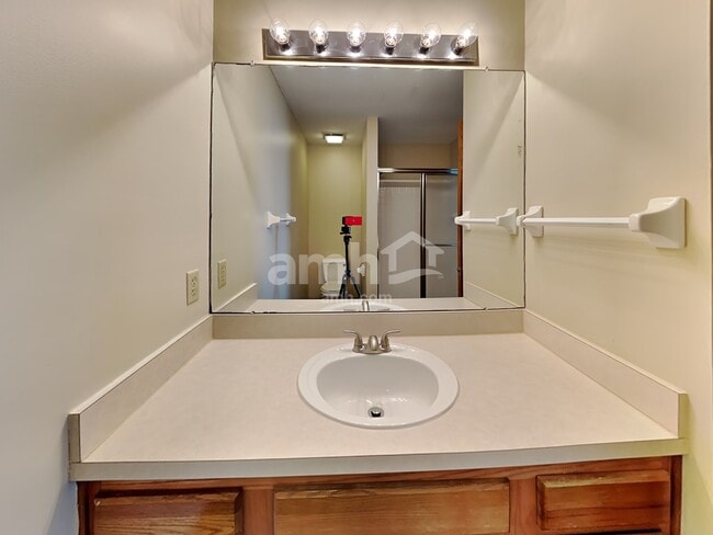 Building Photo - 650 Boulder Dr