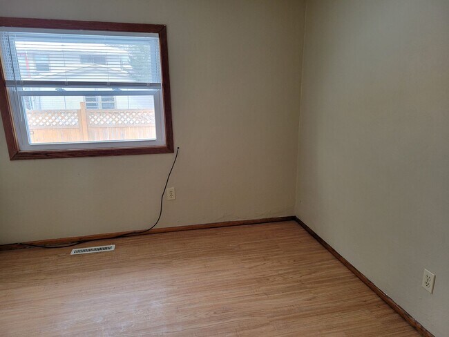 Building Photo - 419 Mallory