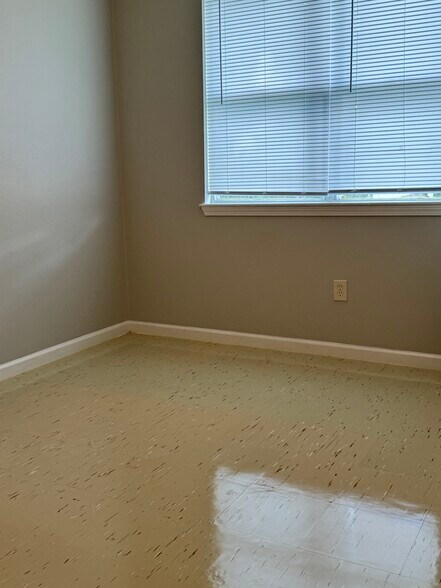Building Photo - 2407 Rose Dr