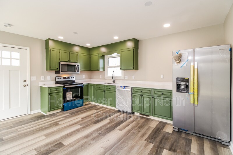Building Photo - 5561 Remington Point Dr