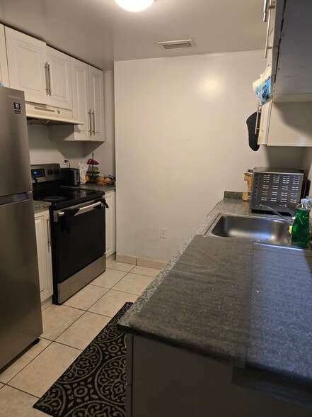 Building Photo - 615 NE 22nd St