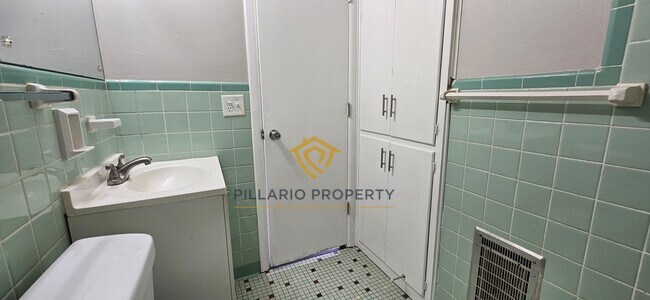 Building Photo - Renovated 1 Bedroom at Campbell Apartments Near Downtown Available Now!