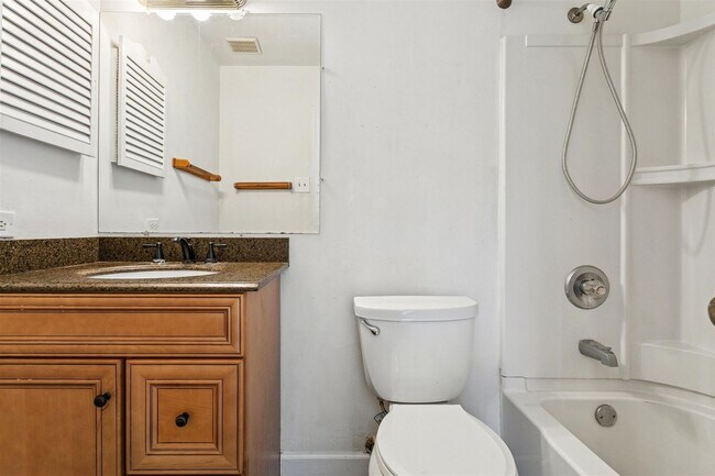 Building Photo - Comfortable Living with Private Yard, Deck & Easy Access to Ft. Eustis