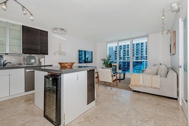 Building Photo - 2301 Collins Ave