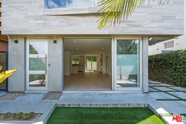 Building Photo - 808 Brooks Ave