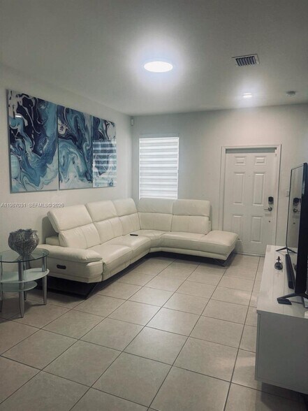 Building Photo - 522 SW 19th Way