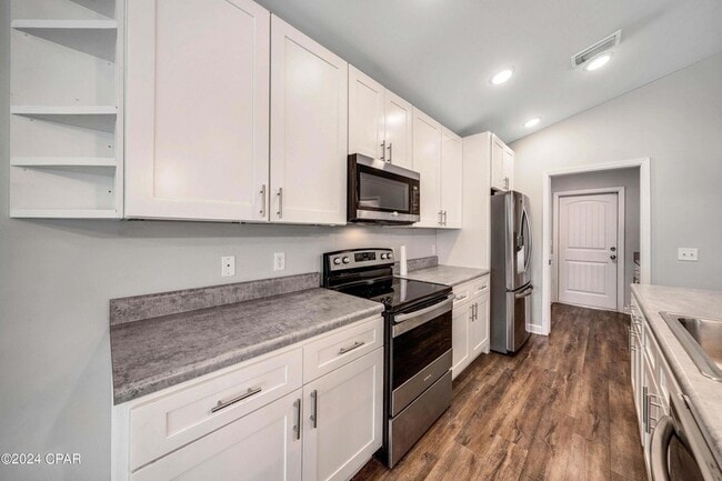 Building Photo - 205 Woodlawn Ct