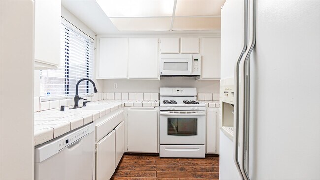 Building Photo - 8475 Cherry Blossom St