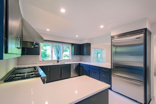 Building Photo - 477 Little Plains Rd