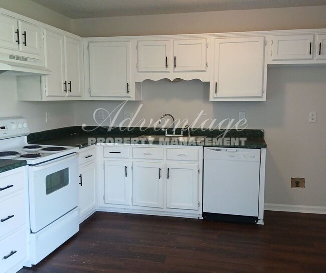 Building Photo - Cute 3 bedroom 2 bathroom home in Frayser ...