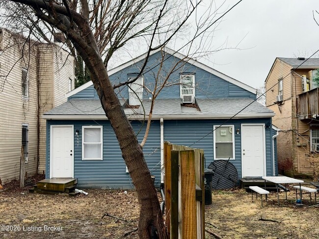 Building Photo - 2221 W Madison St