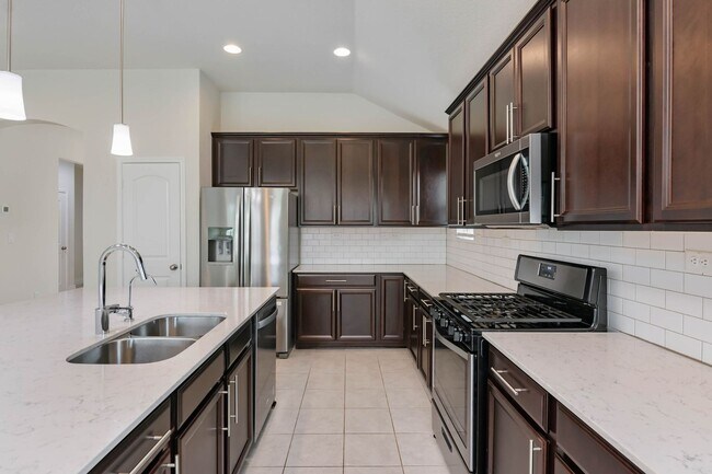 Building Photo - 3 Bed 2 Bath