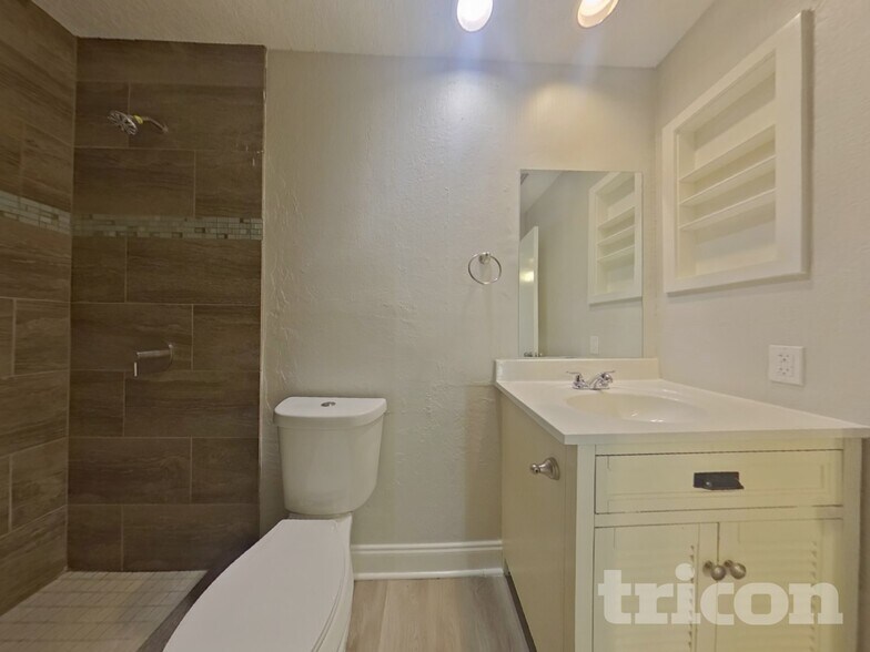 Building Photo - 616 Via Miramonte