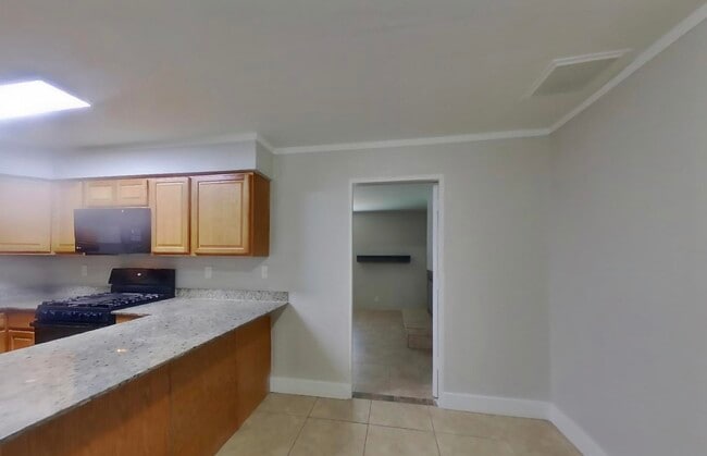 Building Photo - Rebekah Ritter