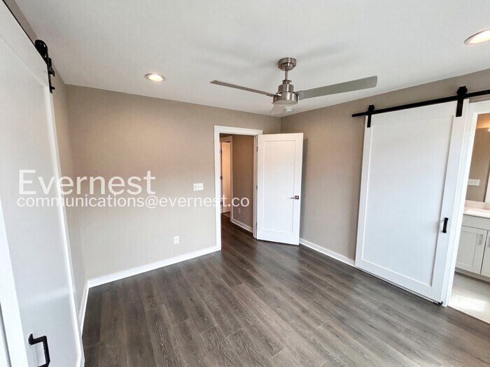 Building Photo - 207 Jeffries Wy