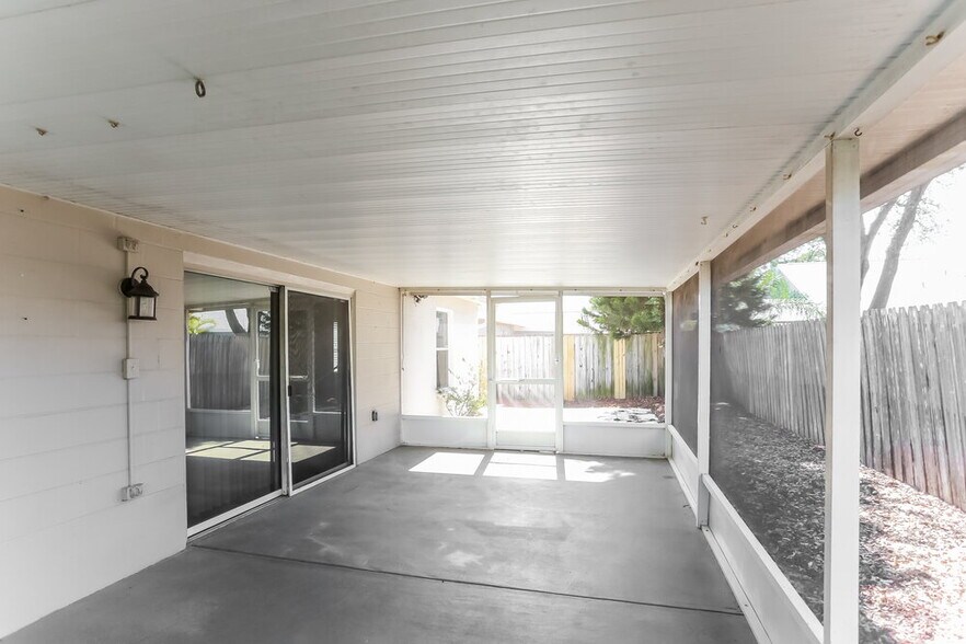 Building Photo - 221 Lookout Dr