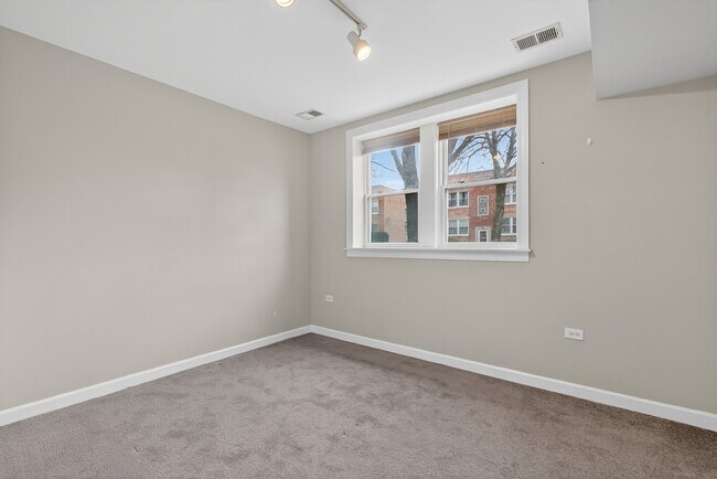 Building Photo - 9100 Lamon Ave