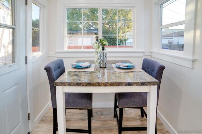 Building Photo - 2 Bed, 1 Bath House in North Park!