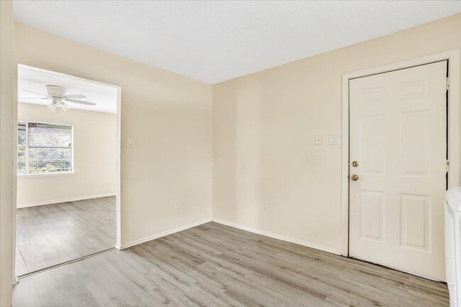 Building Photo - 2-Bedroom Apartment in Convenient Savannah Location