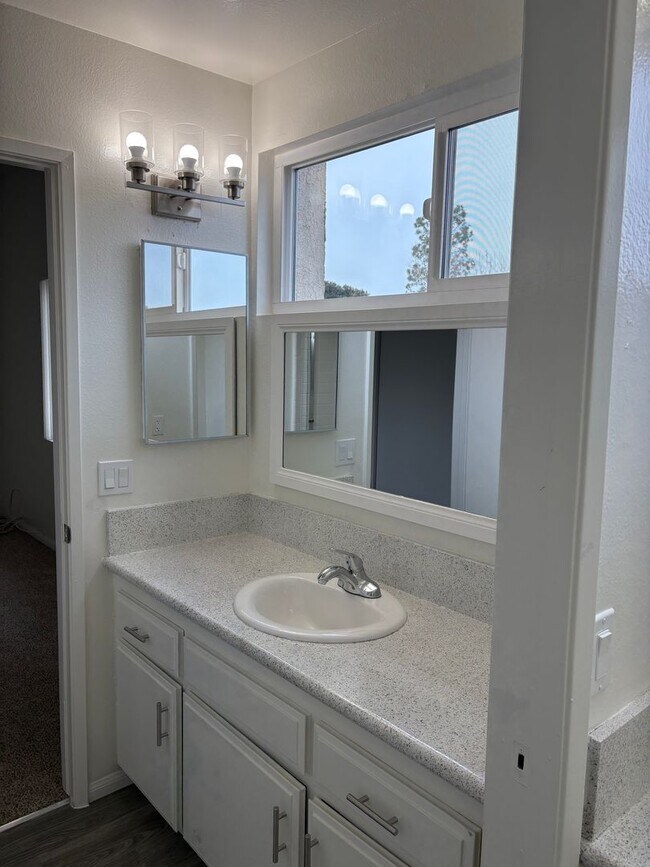 Building Photo - hbr4882