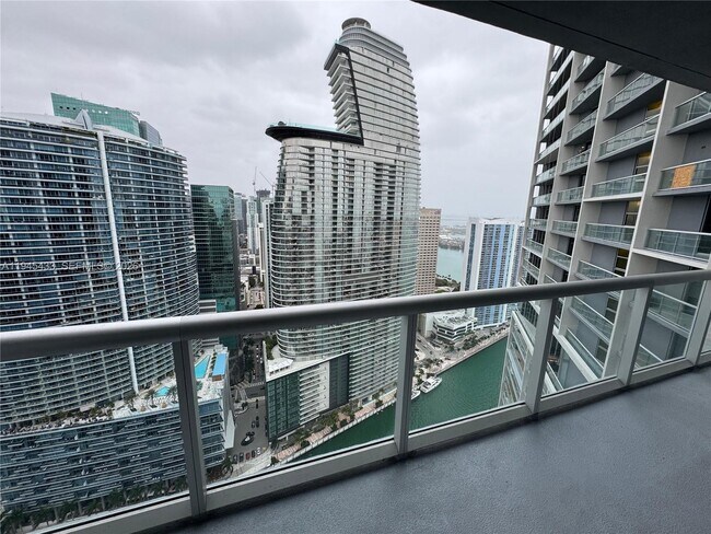 Building Photo - 475 Brickell Ave