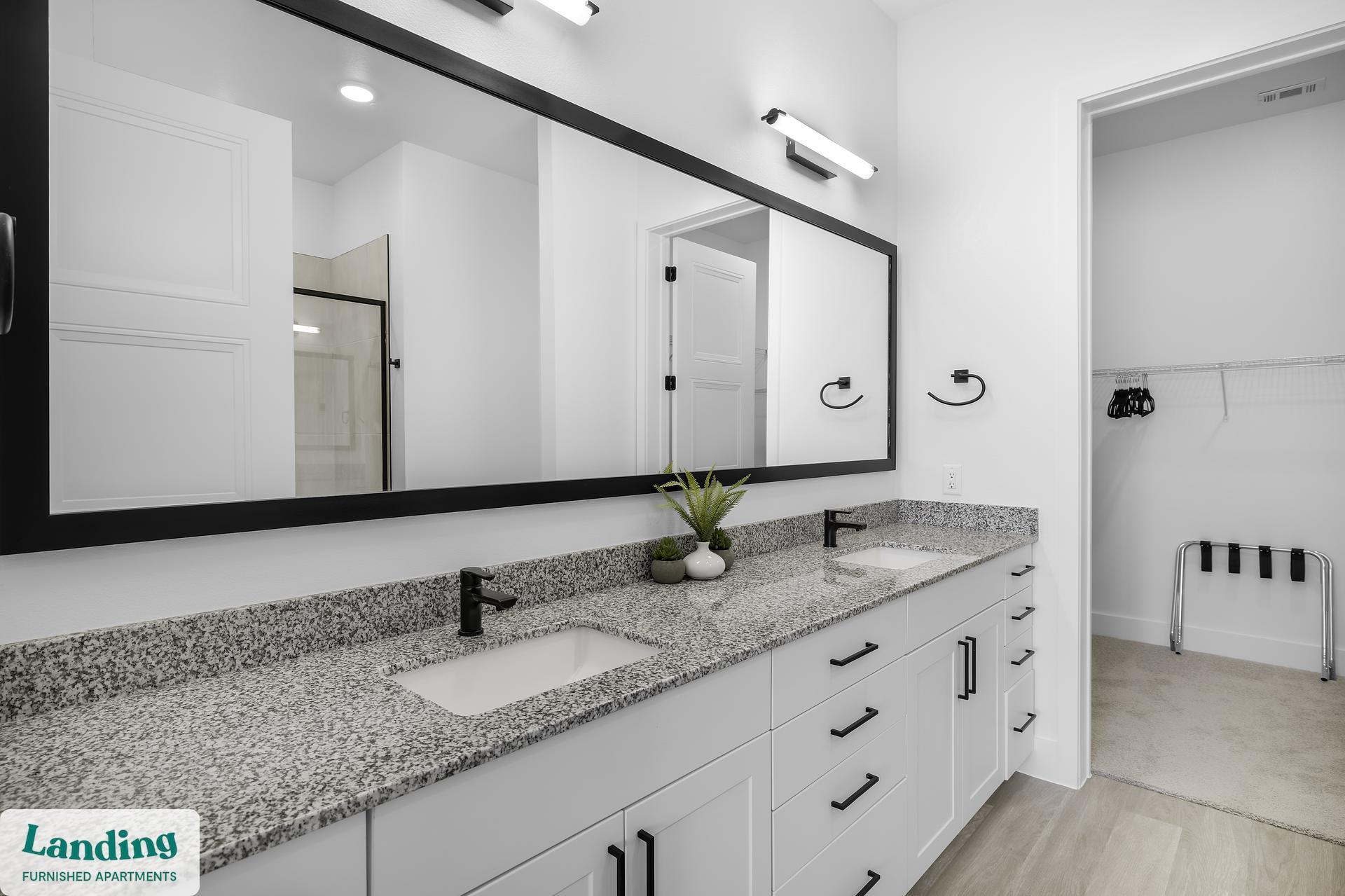 Building Photo - 650 E Sycamore St