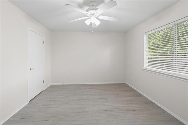Building Photo - 104 Whitewing Way