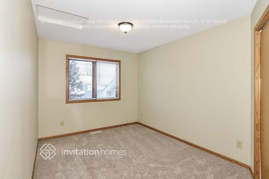 Building Photo - 3746 Hamlet Ave N