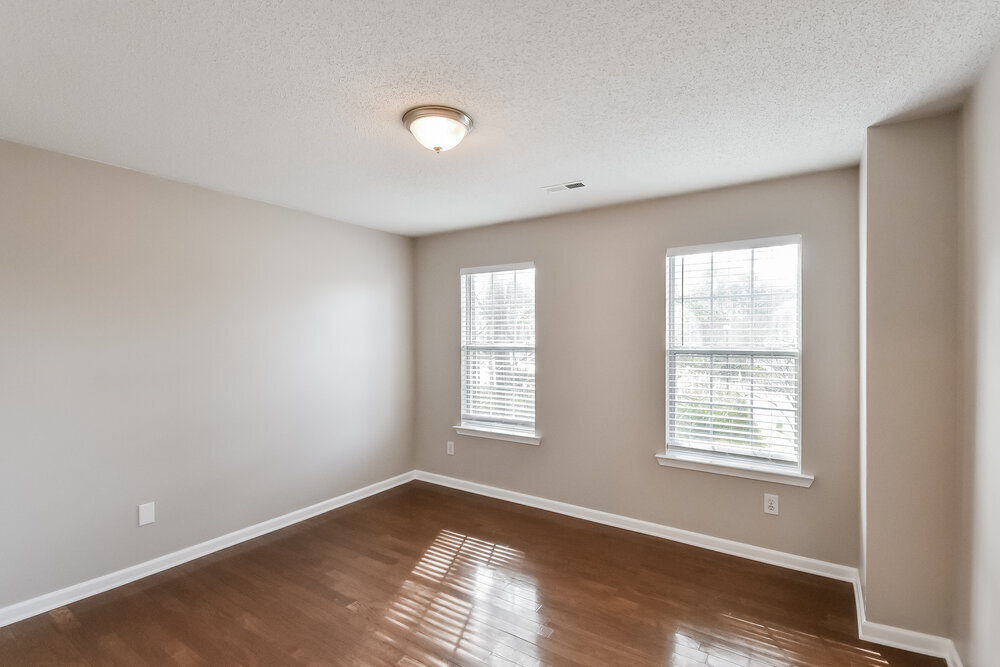 Building Photo - 19 Woodlake Dr