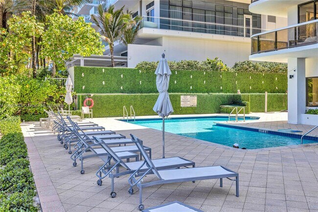 Building Photo - 9455 Collins Ave