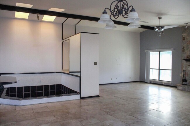 Building Photo - 4222 Clear Lake Dr