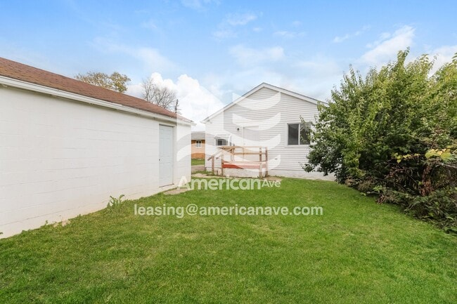 Building Photo - 921 Dennison Ave