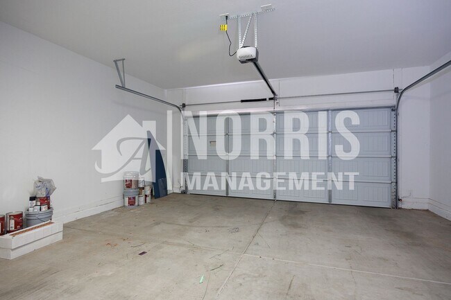 Building Photo - Beautiful Brand New Home with A POOL!
