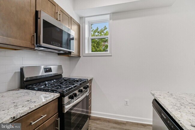 Building Photo - 303 Seaton Pl NE