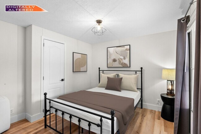 Building Photo - Ranch with 6 Acres!