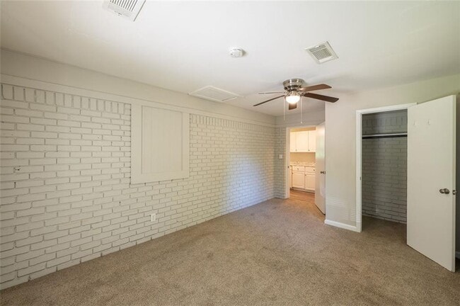 Building Photo - 2061 Mulkey Rd SW