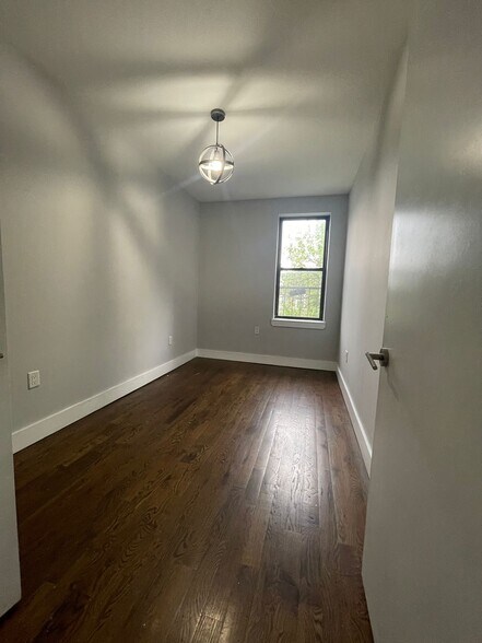 615 Bramhall 2R - 618 Bramhall Ave