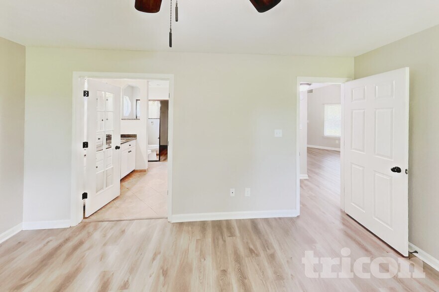 Building Photo - 2701 Riverbend Dr