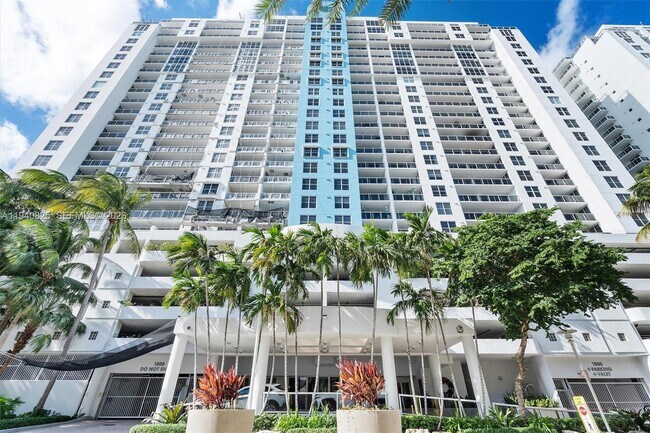 Building Photo - 1800 Sunset Harbour Dr