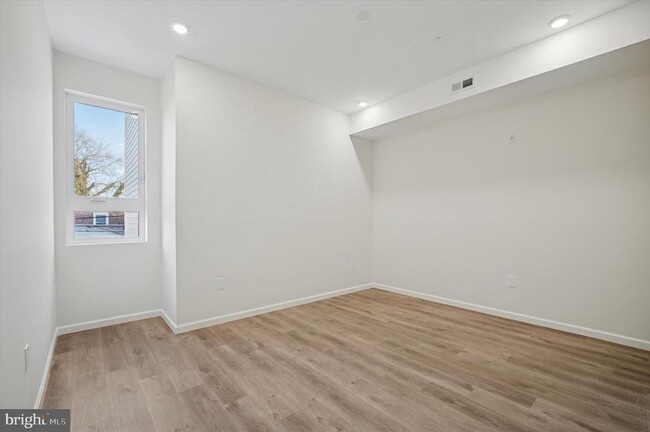 Building Photo - 105 N 63rd St