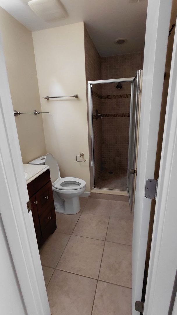 Building Photo - Beautiful townhome near Universal and Mill...