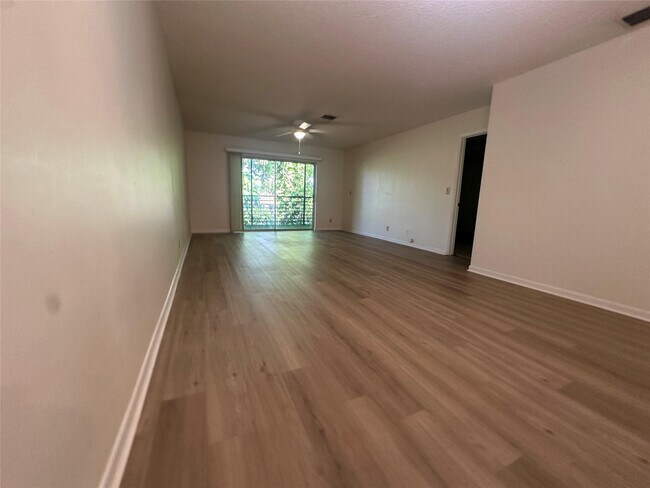 Building Photo - 3034 Coral Springs Dr