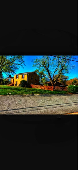 Primary Photo - 7100 Park Rd