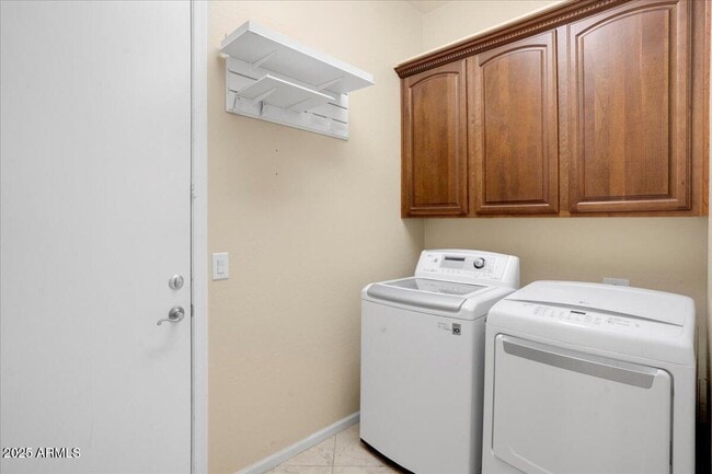 Building Photo - 2410 E Park View Ln