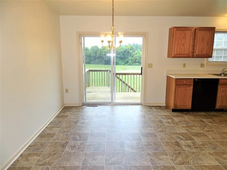 Building Photo - 822 Woodridge Dr