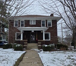Building Photo - Beautiful 3 Bed/2.5 Bath Sandusky Home Available Today