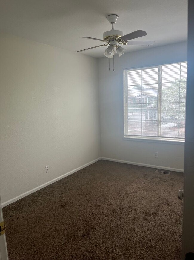 Building Photo - Gorgeous 4bd Home in  Cul-de-sac!!