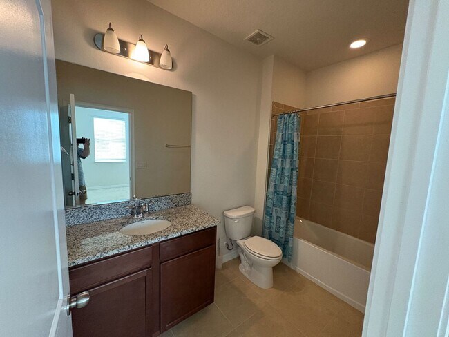 Building Photo - 50% OFF FIRST MONTH RENT* - 5 Bedroom 4 Ba...