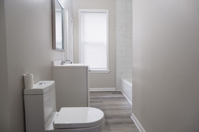 Building Photo - Must see two bedroom Apartment in bustling...