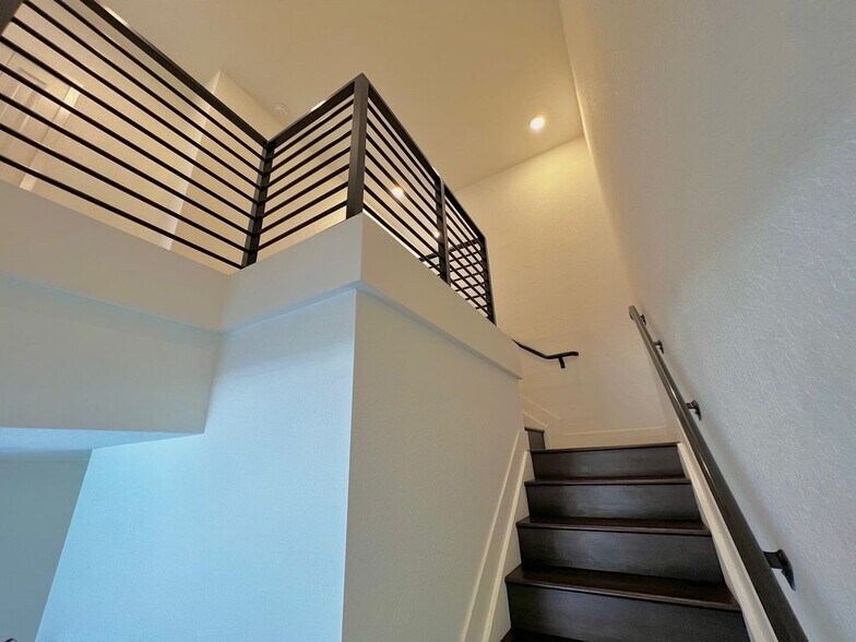 Building Photo - 492 SW 91st Pl